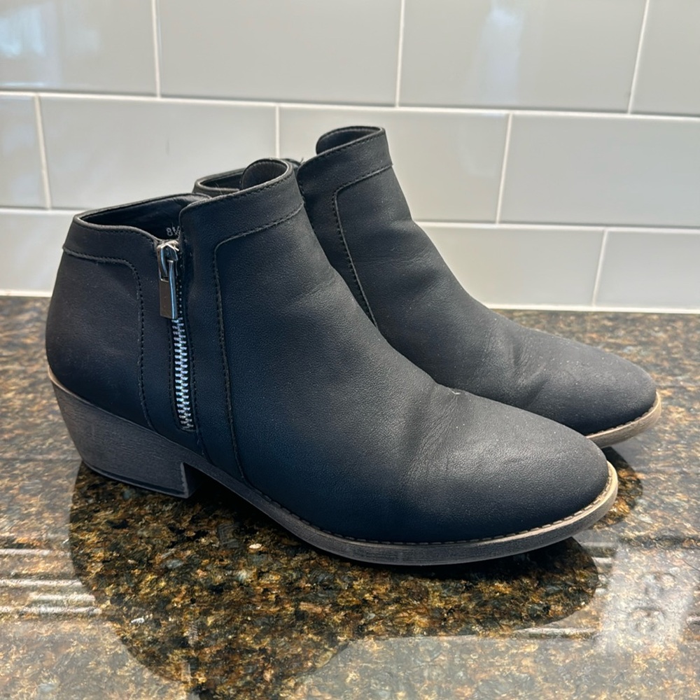 Women Maurice’s size 8.5 ankle boots